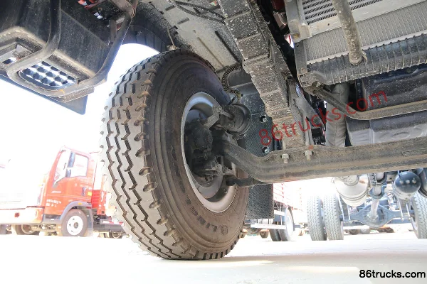 Sinotruk HOWO G5X camion moyen 220 ch 4X2(6 roues) camion porteur à ridelles 6,75 m cabine avec couchette Châssis (2) | 86Trucks