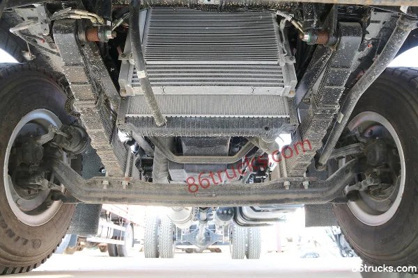 Sinotruk HOWO G5X camion moyen 220 ch 4X2(6 roues) camion porteur à ridelles 6,75 m cabine avec couchette Châssis (1) | 86Trucks