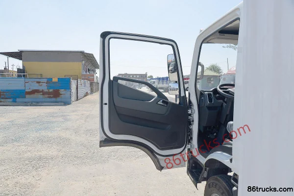 Yuejin Chaoyue C300 130hp 4X2(6 wheels) 4.15m Single Row Van Light Truck (China VI) Cab (1) | 86Trucks