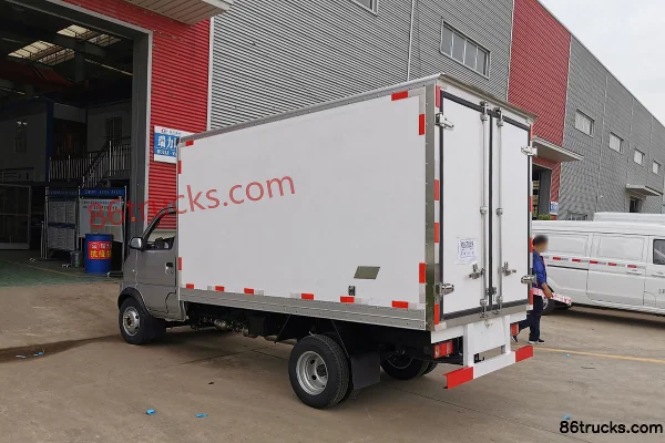 Karry Youjin T70L 1.5L 116hp 4X2(6 wheels) 3.26m Refrigerated Truck (Chengliwei Brand) Exterior (3) | 86Trucks