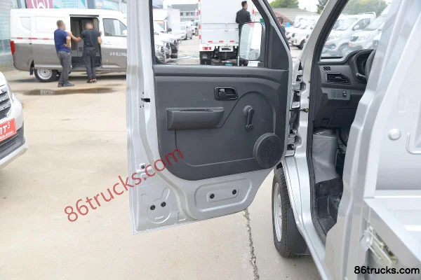 Changan Kuayue Xinbao T1 1.6L 122hp 4X2(6 wheels) Gasoline 2.71m Single-row Flatbed Mini Truck Cab (2) | 86Trucks