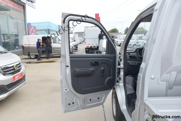 Changan Kuayue Xinbao T1 1.6L 122hp 4X2(6 wheels) Gasoline 2.71m Single-row Flatbed Mini Truck Cab (1) | 86Trucks