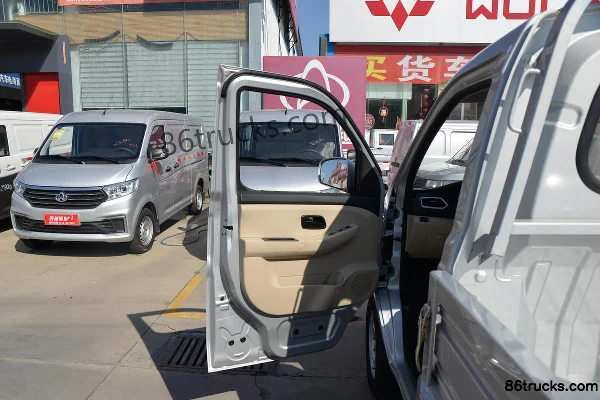 Changan Kuayue Xinbao T3 Luxury 1.6L 122 hp 4X2(6 wheels) gasoline 2.82m single-row flatbed small truck (China VI) (single rear tire) Cab (1