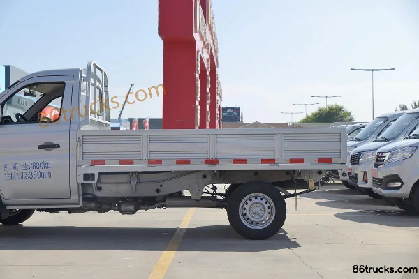 Changan Kuayue Xinbao T3 Luxury 1.6L 122 hp 4X2(6 wheels) gasoline 2.82m single-row flatbed small truck (China VI) (single rear tire) Body (