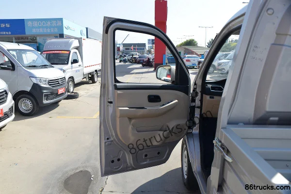 Changan Kuayue Xinbao T3 Édition Confort 1,5L Essence 112 ch 4X2(6 roues) 2,82 m micro camion porteur à ridelles simple rangée (roue arrière