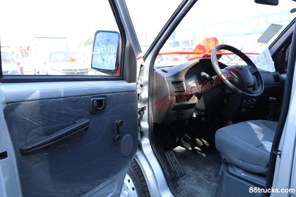 Wuling Rongguang Mini Truck Basic 1.5L 102hp 4X2(6 wheels) Gasoline 2.25m Double Row Flatbed Mini Truck Cab (2) | 86Trucks