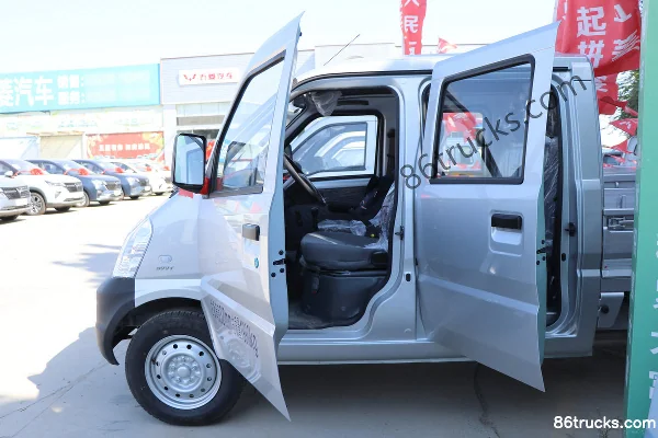 Wuling Rongguang Mini Truck Basic 1.5L 102hp 4X2(6 wheels) Gasoline 2.25m Double Row Flatbed Mini Truck Cab (1) | 86Trucks