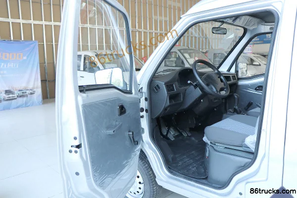 Wuling Zhiguang Extended Practical Type 82 hp 5-Seat 1.2L Van Cab (3) | 86Trucks