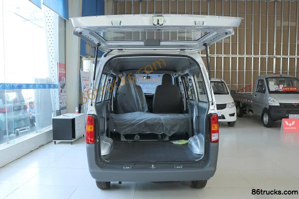 Wuling Zhiguang Extended Practical Type 82 hp 5-Seat 1.2L Van Body (1) | 86Trucks