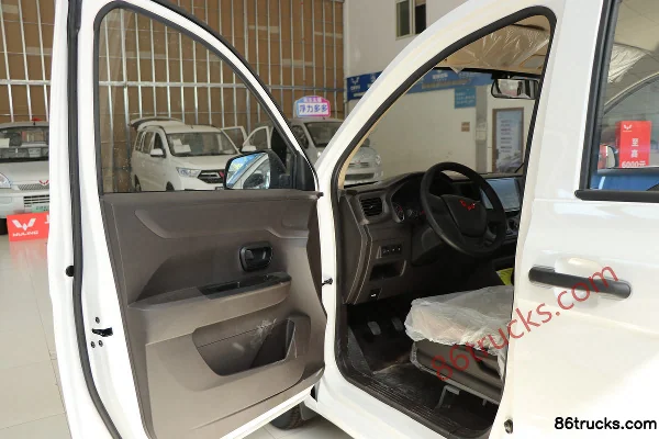 Wuling Hongguang V 2019 Standard 105hp Gasoline 1.5L Van (China V) Cab (2) | 86Trucks