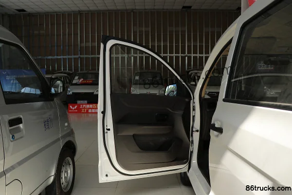 Wuling Hongguang V 2019 Standard 105hp Gasoline 1.5L Van (China V) Cab (1) | 86Trucks