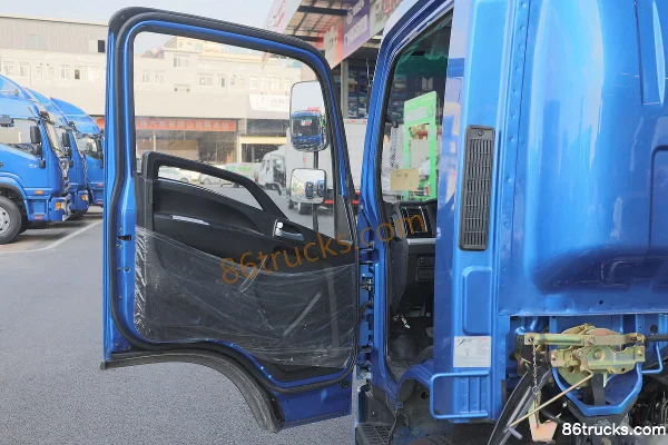 JAC Yunduoduo N5 132hp 4X2(6 wheels) 4.1m Single-row Van Light Truck (China VI) Cab (1) | 86Trucks