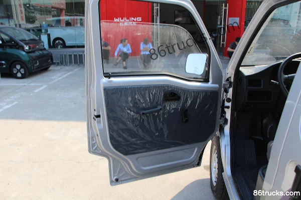 Wuling Zhiguang 2019 model 5-seat 76hp 1.2L enclosed cargo van (China VI) Cab (1) | 86Trucks