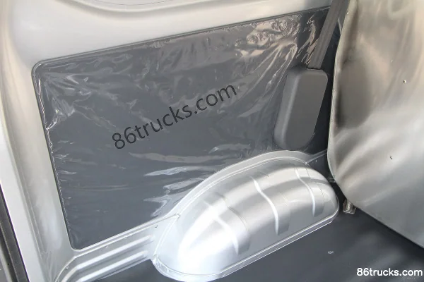 Wuling Zhiguang 2019 model 5-seat 76hp 1.2L enclosed cargo van (China VI) Body (2) | 86Trucks