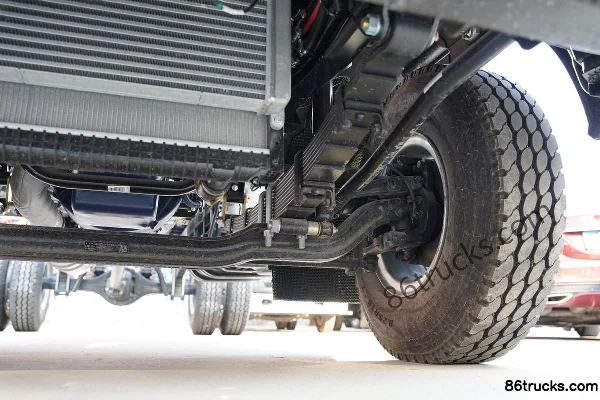 Sinotruk HOWO Tongshuai 190 hp 4X2(6 wheels) 4.85m Half Row Flatbed Cargo Truck (China VI) Chassis (3) | 86Trucks