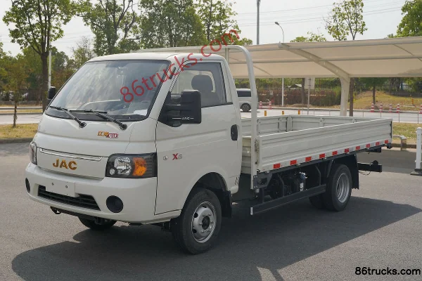 JAC Kaida X6 82 hp 4X2(6 wheels) 3.8m single-row flatbed mini truck Exterior (3) | 86Trucks