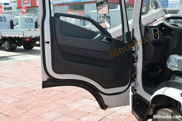 Yuejin Chaoyue C100-33 125 hp 4X2(6 wheels) 3.775m semi-cab flatbed light truck (2) | 86Trucks