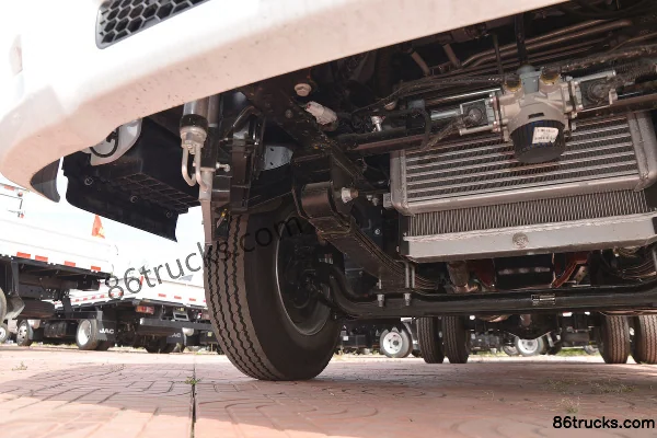 Yuejin Chaoyue C100-33 125 hp 4X2(6 wheels) 3.775m semi-cab flatbed light truck Chassis (2) | 86Trucks