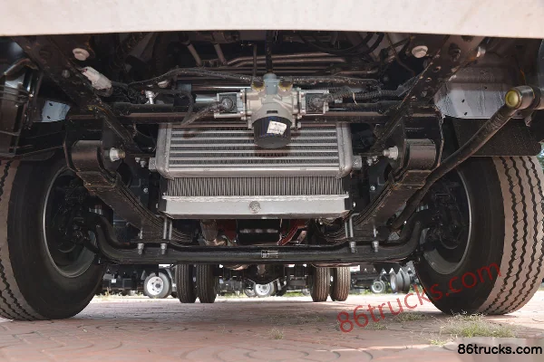 Yuejin Chaoyue C100-33 125 hp 4X2(6 wheels) 3.775m semi-cab flatbed light truck Chassis (1) | 86Trucks