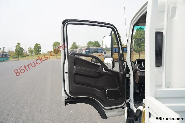 JAC Junling S6 Golden Bowl 130hp 4X2(6 wheels) 4.18m single-row flatbed light truck (China VI) Cab (1) | 86Trucks