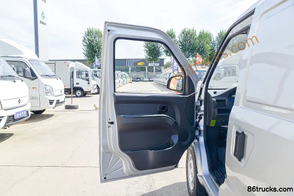 Wuling EV50 2,5 T 2 places 4,49 m fourgon électrique 35,904 kWh Cabine (1) | 86Trucks