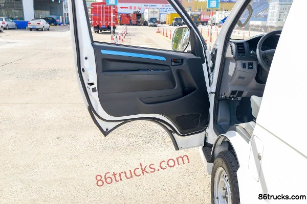 FARIZON E6 Édition Standard 3,5T 5,45 m camion fermé 100% électrique toit bas 50,23 kWh Cabine (2) | 86Trucks