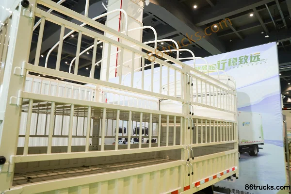 Dayun Xianglong EX5 4.12 m single-row pure electric stake light truck 4X2(6 wheels) Body (2) | 86Trucks