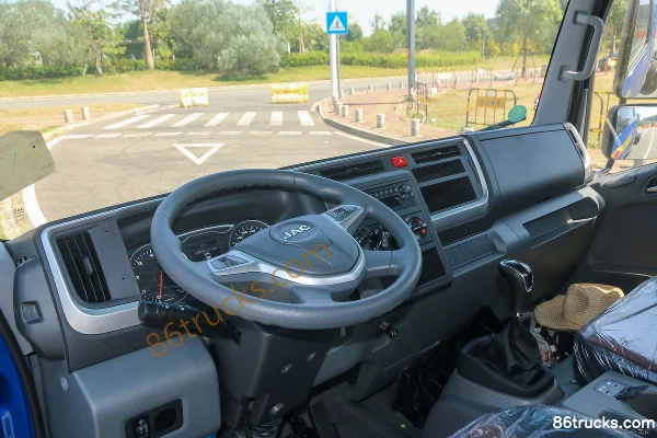 JAC Shuailing S7 160 hp 4X2(6 wheels) 4.12m single-row van light truck (China VI) Cab (3) | 86Trucks