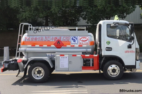 Dongfeng Duolika D6 115hp 4X2(6 wheels) Fuel Tanker Truck (Zhongqi Liwei Brand) Exterior (2) | 86Trucks