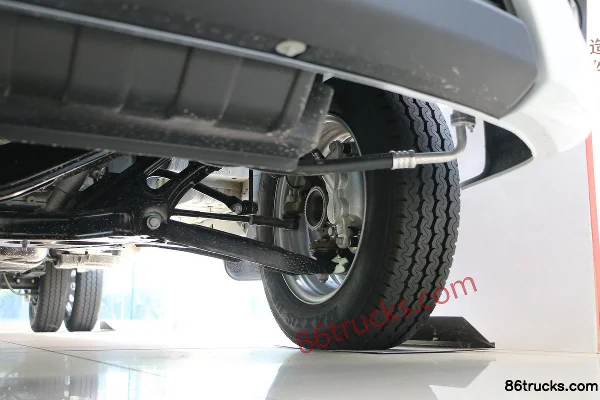 JMC Fushun 2023 Model 146hp 3-seat short wheelbase 2.0T diesel medium-high roof panel van (China VI) Chassis (3) | 86Trucks
