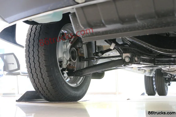 JMC Fushun 2023 Model 146hp 3-seat short wheelbase 2.0T diesel medium-high roof panel van (China VI) Chassis (2) | 86Trucks