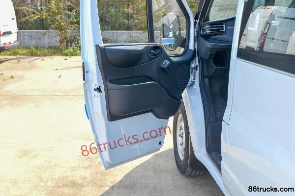 JMC Fushun 2023 Model 146 hp 2.0T Diesel Short Wheelbase 5-Seat High Roof Multi-Purpose Passenger Vehicle (China VI) Cab (2) | 86Trucks