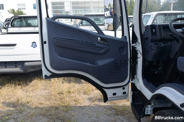 JMC Kaiyun+ Medium Narrow Body 129hp 4X2(6 wheels) 2.8m Double Row Van Light Truck Cab (2) | 86Trucks