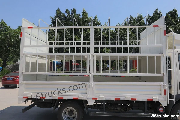 Sinotruk HOWO Dream Chaser 130 hp 4X2(6 wheels) 4.15m Single Row Slatted Curtain Light Truck (China VI) Body (1) | 86Trucks
