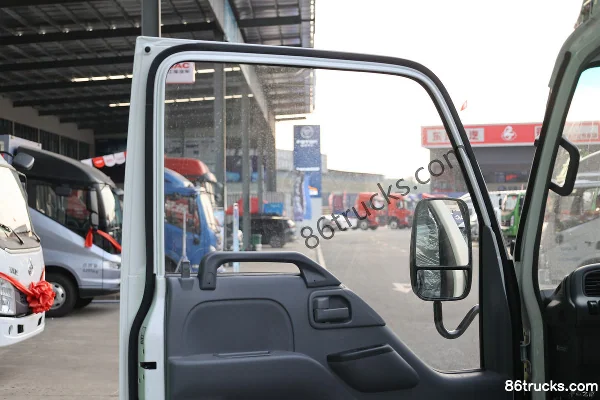 Qingling Lingka 126hp 4X2(6 wheels) 4.2m Single Row Box Light Truck (Narrow Body) Cab (2) | 86Trucks