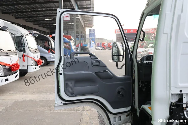 Qingling Lingka 126hp 4X2(6 wheels) 4.2m Single Row Box Light Truck (Narrow Body) Cab (1) | 86Trucks