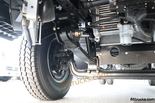 Qingling Lingka 126hp 4X2(6 wheels) 4.2m Single Row Box Light Truck (Narrow Body) Chassis (2) | 86Trucks