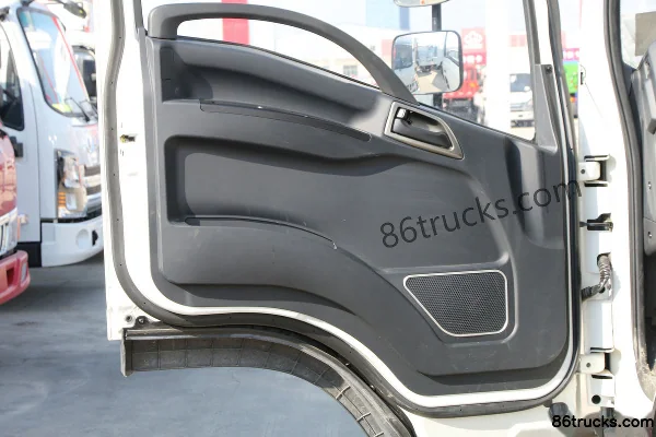 JAC Weiling K5 143 hp 4X2(6 wheels) 4.15m Single Row Van Light Truck (China VI) Cab (2) | 86Trucks