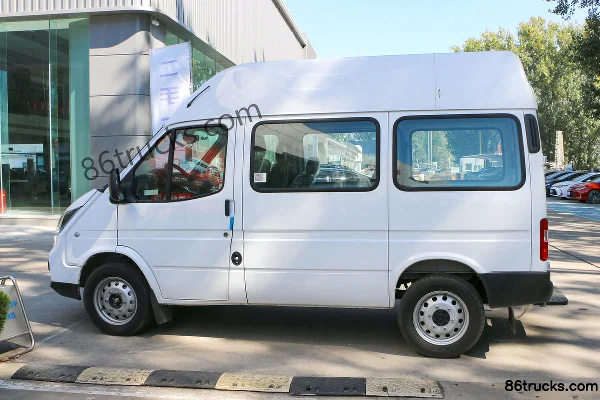 JMC Teshun 122 hp 6-Seater 2.8T Diesel Short Wheelbase Mid-High Roof Light Bus (China VI) Exterior (3) | 86Trucks