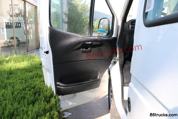 JMC Teshun 122 hp 6-Seater 2.8T Diesel Short Wheelbase Mid-High Roof Light Bus (China VI) Cab (2) | 86Trucks