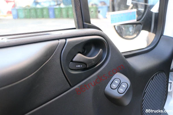 JMC Fushun modèle 2023, 146 ch, 3 places, empattement moyen, diesel 2,0 T, fourgon fermé toit haut (China VI) Cabine (3) | 86Trucks