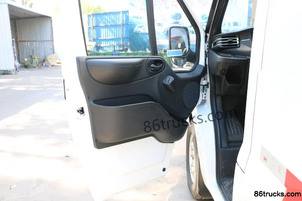 JMC Fushun modèle 2023, 146 ch, 3 places, empattement moyen, diesel 2,0 T, fourgon fermé toit haut (China VI) Cabine (2) | 86Trucks