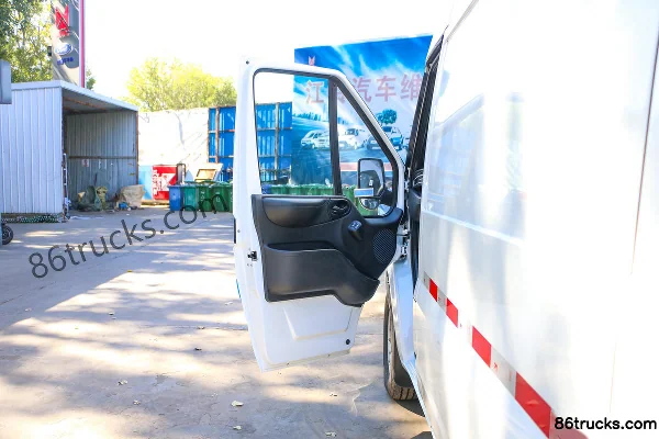 JMC Fushun modèle 2023, 146 ch, 3 places, empattement moyen, diesel 2,0 T, fourgon fermé toit haut (China VI) Cabine (1) | 86Trucks