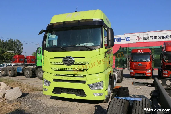 FAW Jiefang J7 Heavy Truck Classic Edition 560 hp 8X4(12 wheels) 9.4m Flatbed Cargo Truck (Hydraulic Retarder) (465 Rear Axle) Exterior (3)