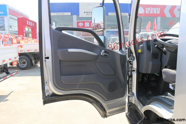 Foton Aumark Express 120hp 4X2(6 wheels) 4.17m Single-row Flatbed Light Truck (China VI) Cab (2) | 86Trucks