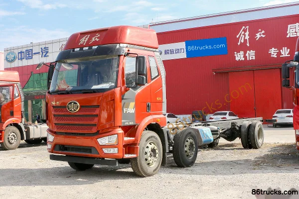 FAW Jiefang J6L Classic Edition 7.8L Diesel 350hp 8X4(12 wheels) FAW Jiefang 10-speed Flat Top 9.6m Stake Truck Exterior (3) | 86Trucks