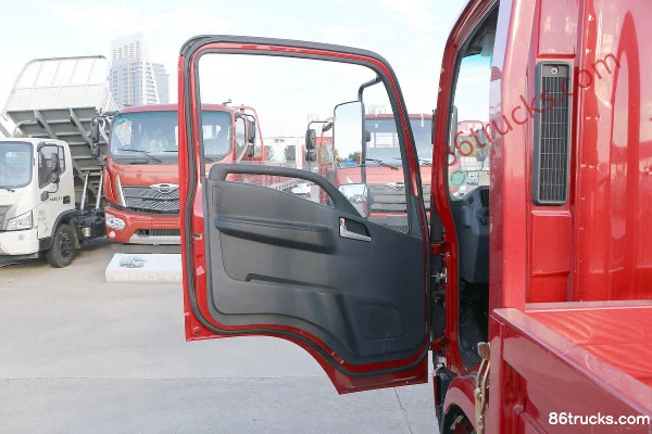 Ouling Jiyun Supreme Edition 150 hp 4X2(6 wheels) 4.15m single-row flatbed truck (China VI) Cab (1) | 86Trucks