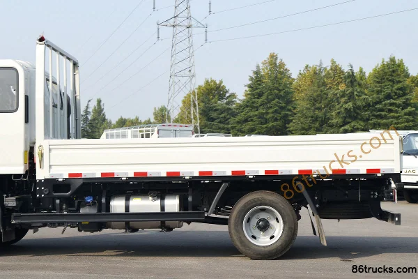 JAC Shuailing S6 150hp 4X2(6 wheels) 3.85m Semi-Cab Flatbed Light Truck (China VI) Body (2) | 86Trucks