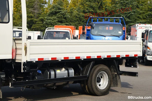 JAC Shuailing S6 150hp 4X2(6 wheels) 3.85m Semi-Cab Flatbed Light Truck (China VI) Body (1) | 86Trucks