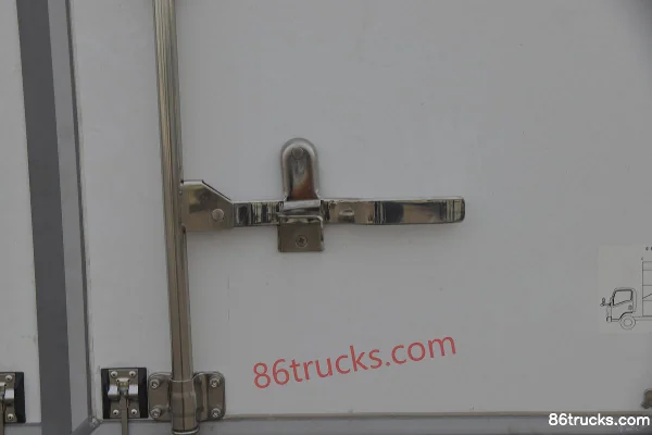 Qingling Isuzu KV600 131 hp 4X2(6 wheels) refrigerated truck (China VI) Body (3) | 86Trucks